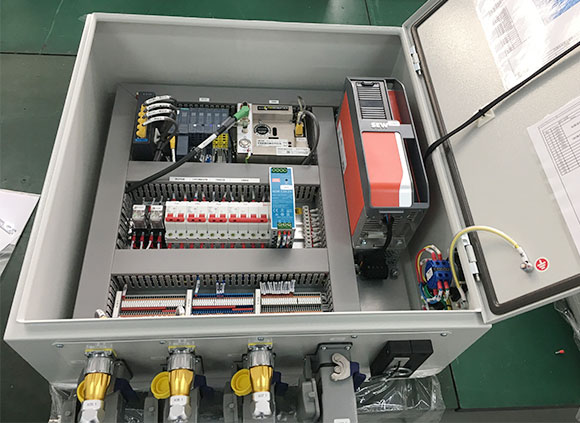 高铁车体涂层打磨